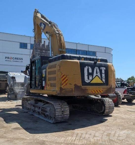 CAT 330 Roomikekskavaatorid