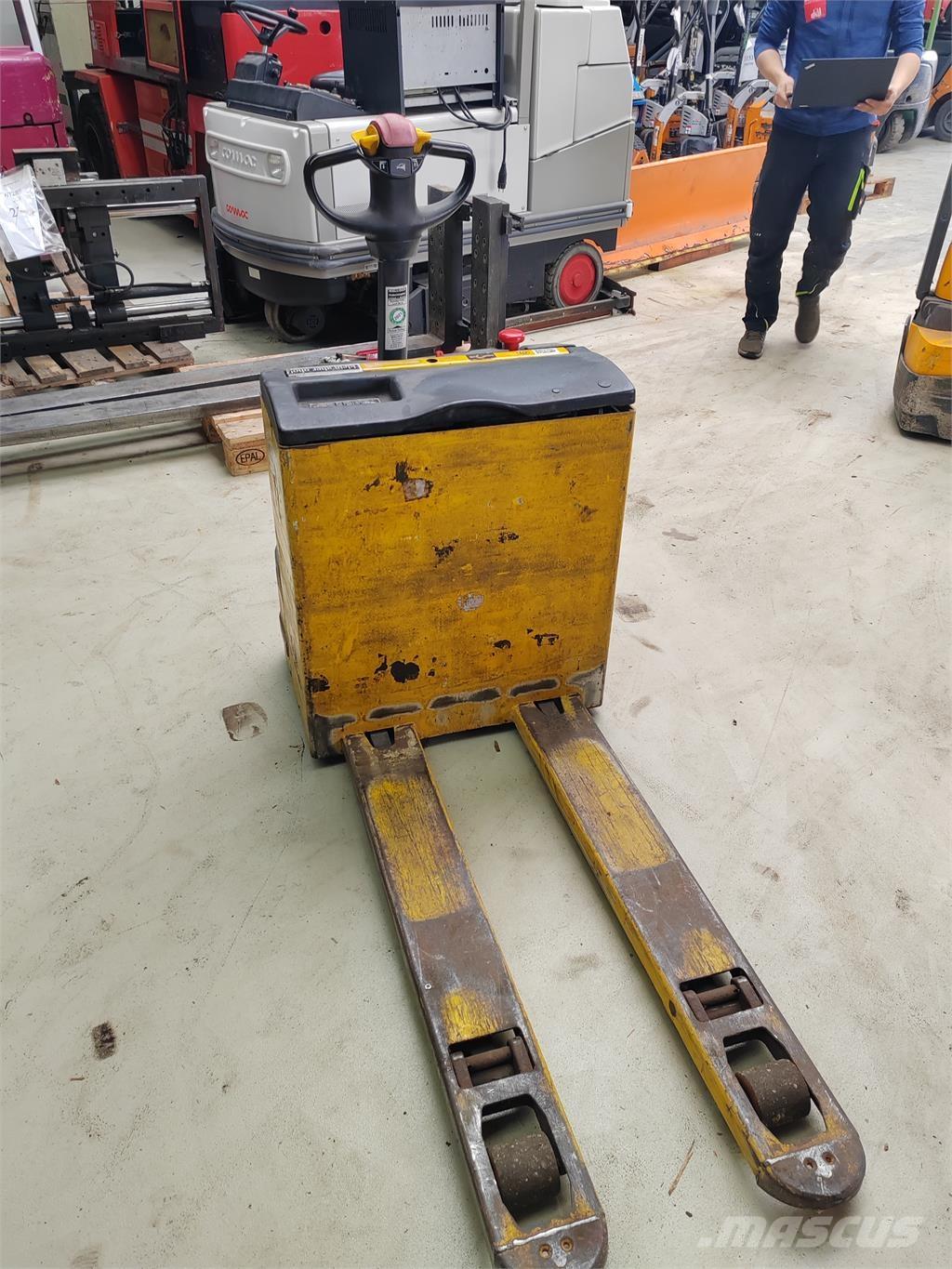 OM TL 18 Järelkäidavad virnastajad