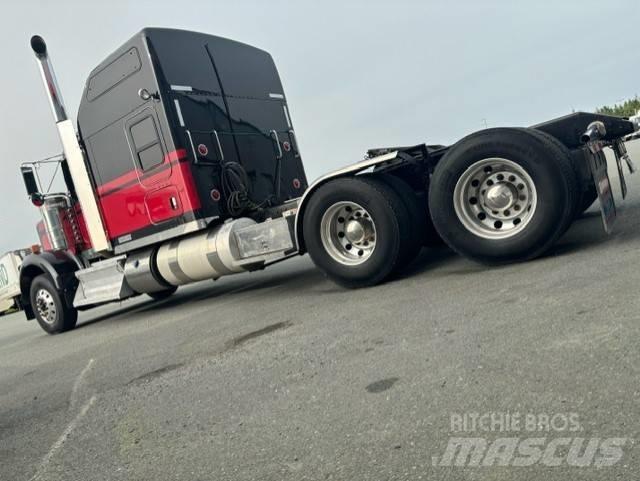 Kenworth W 900 B Sadulveokid
