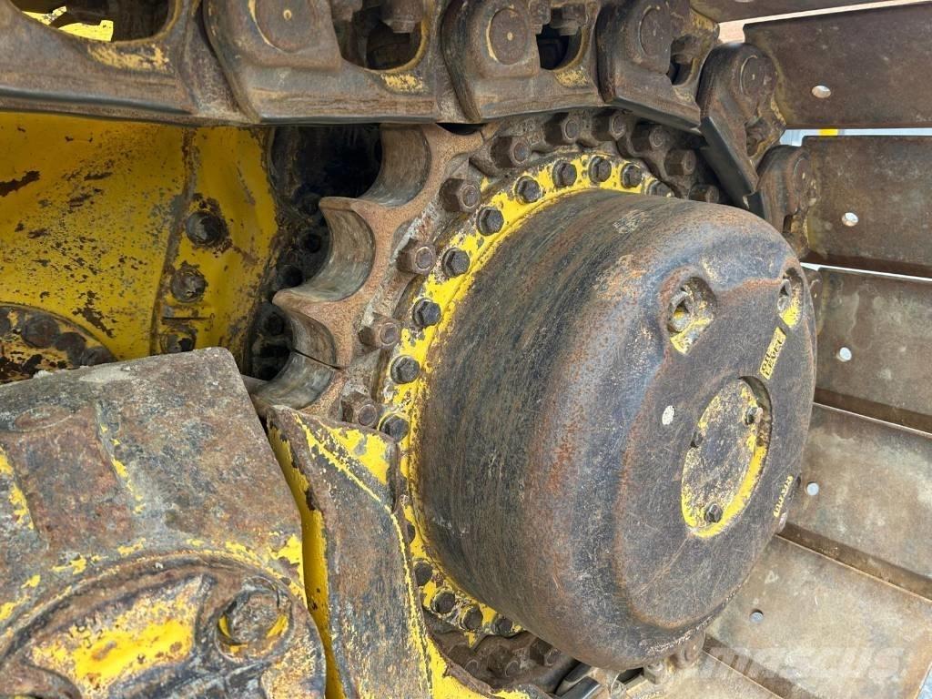 Komatsu D 65 WX-18 Buldooserid