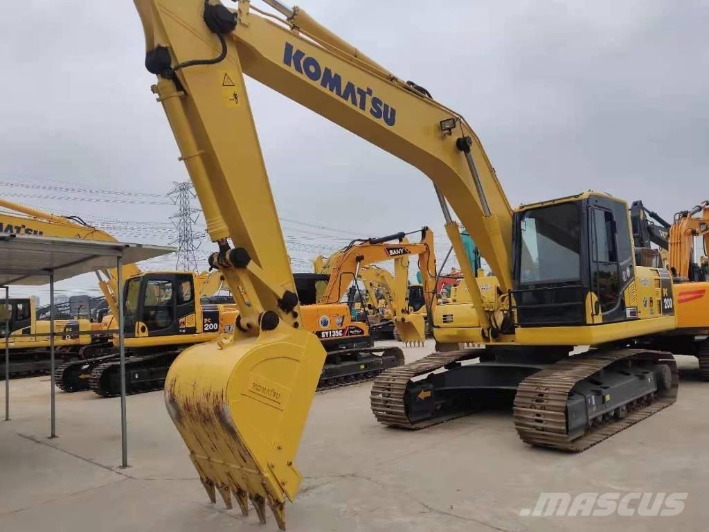 Komatsu PC 200 Roomikekskavaatorid