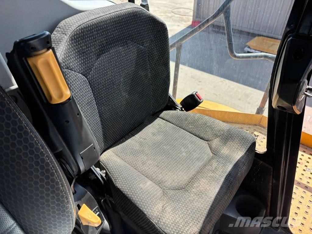 CAT 745 04A Liigendraamiga pinnaseveokid