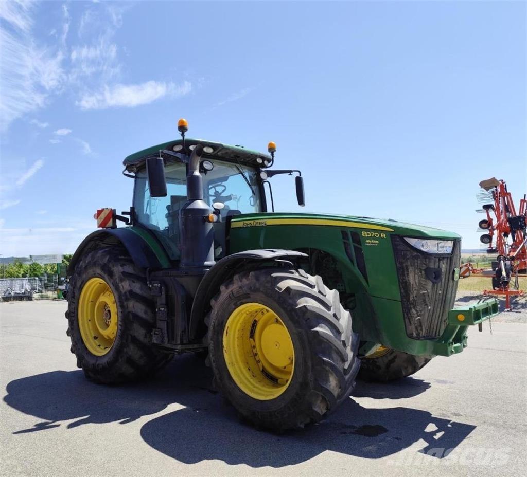 John Deere 8370 R Traktorid
