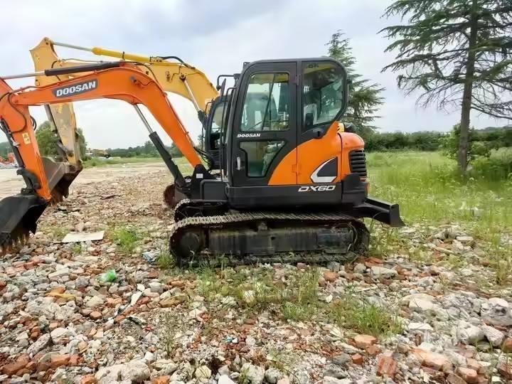 Doosan DX 60 Roomikekskavaatorid