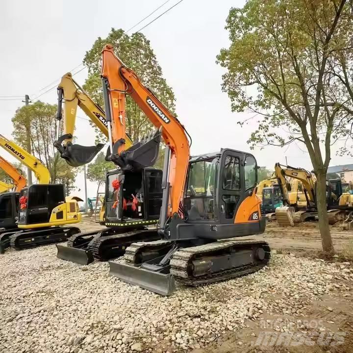 Doosan DX 60 Roomikekskavaatorid