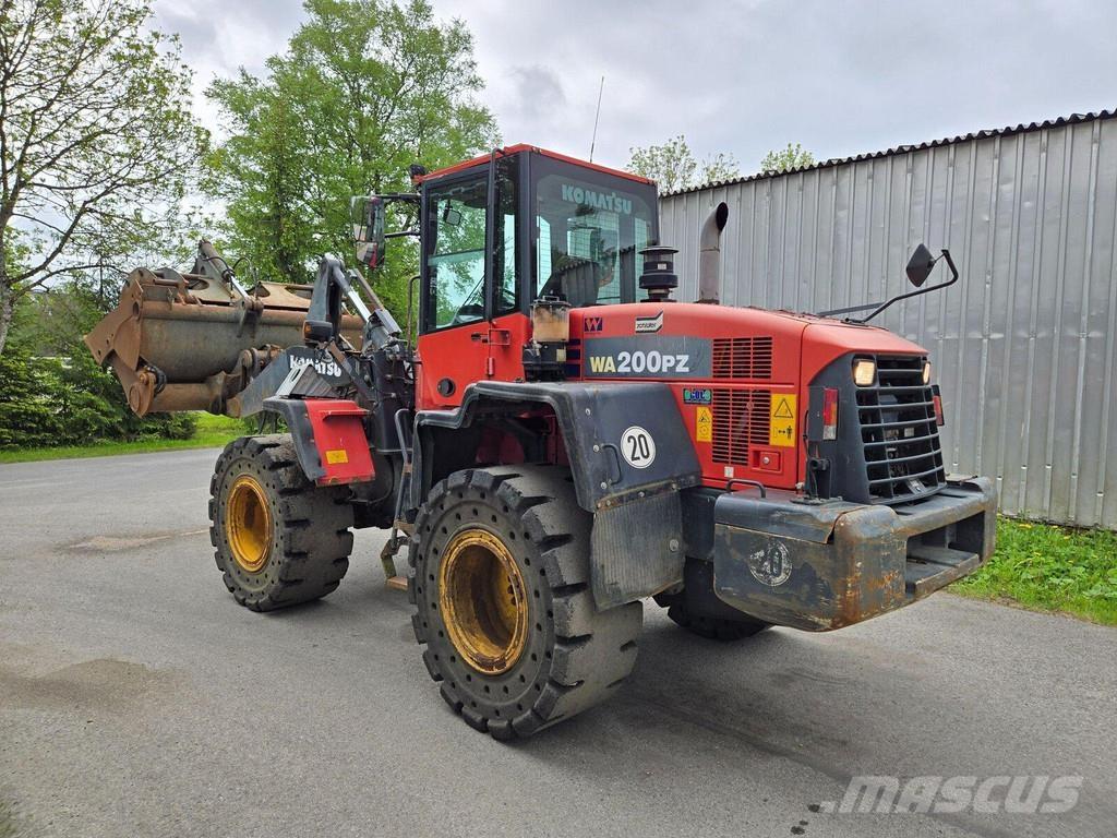 Komatsu WA200PZ-6 Rataslaadurid