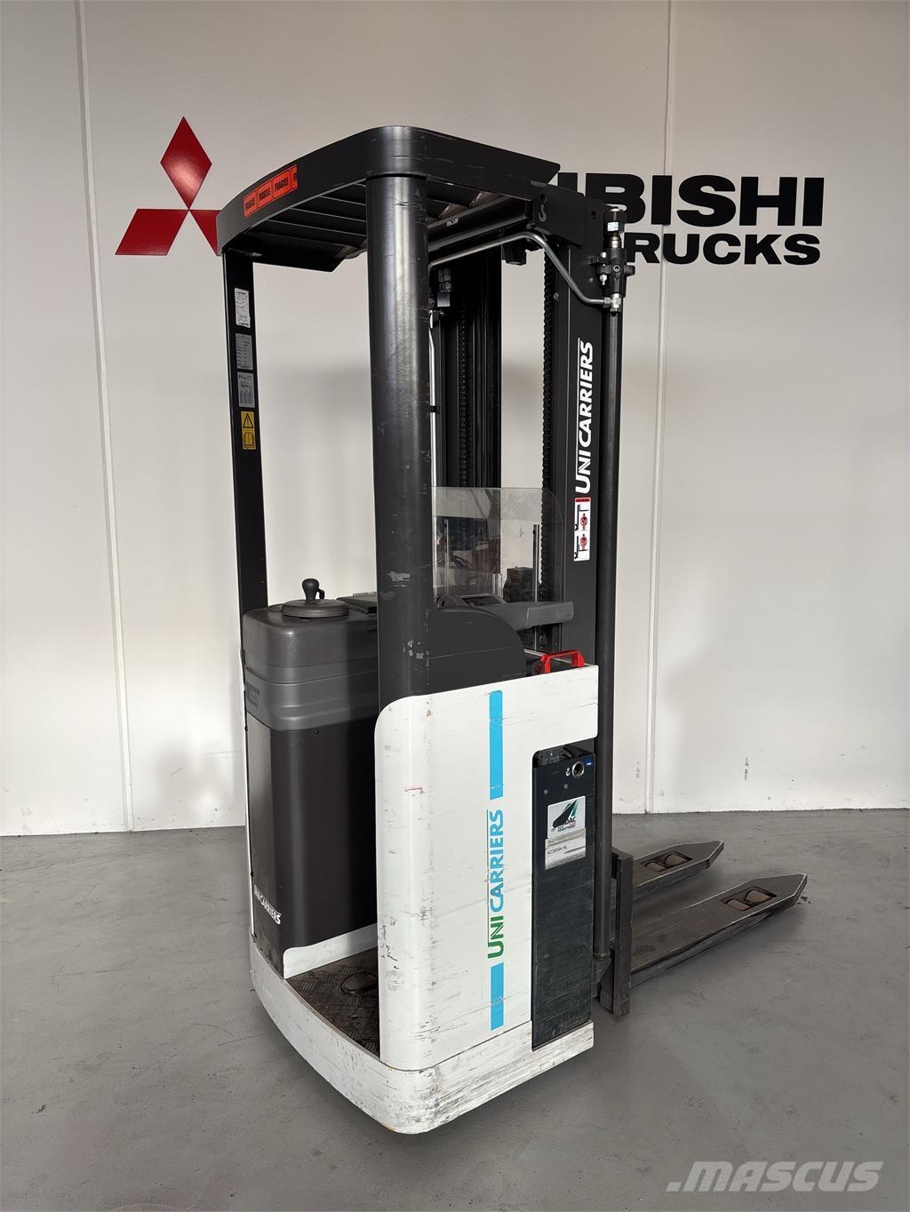 Atlet A160 Platvormiga virnastajad