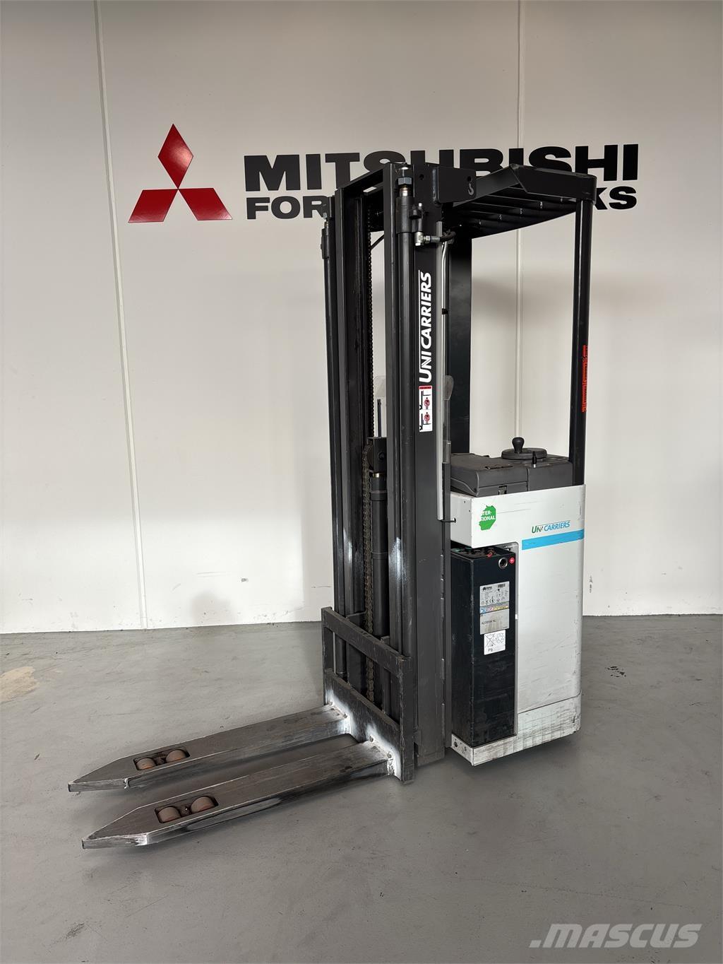 Atlet A160 Platvormiga virnastajad