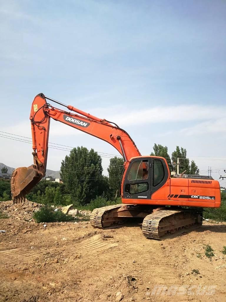 Doosan dx225 Roomikekskavaatorid