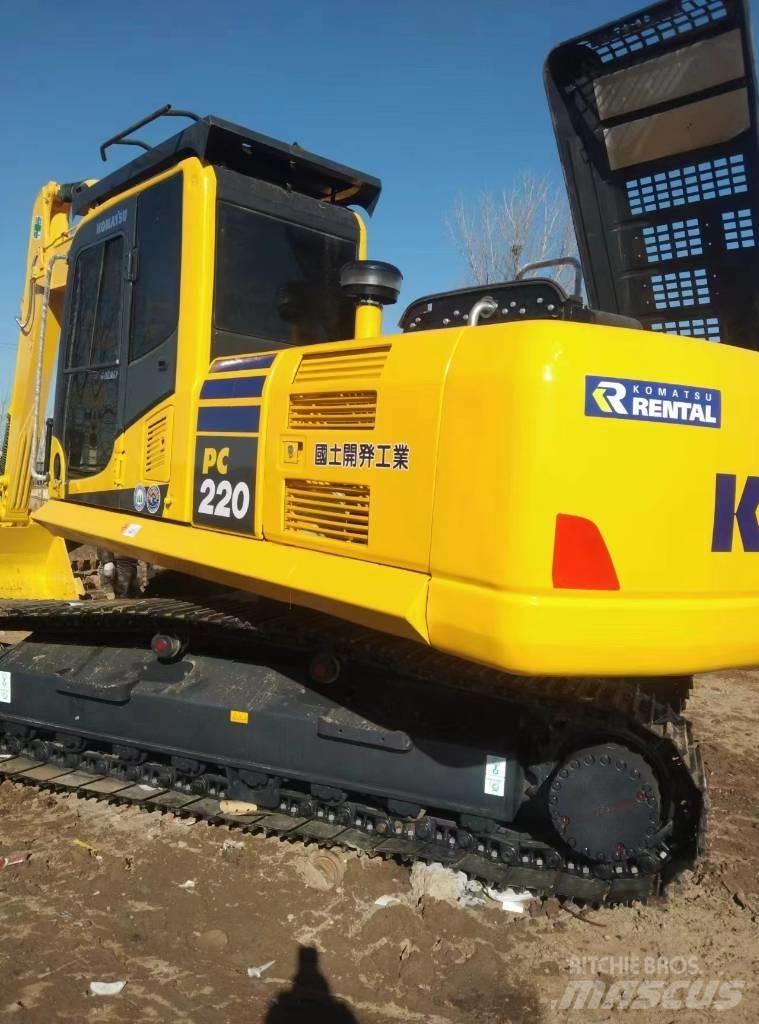 Komatsu PC 220-8 Roomikekskavaatorid