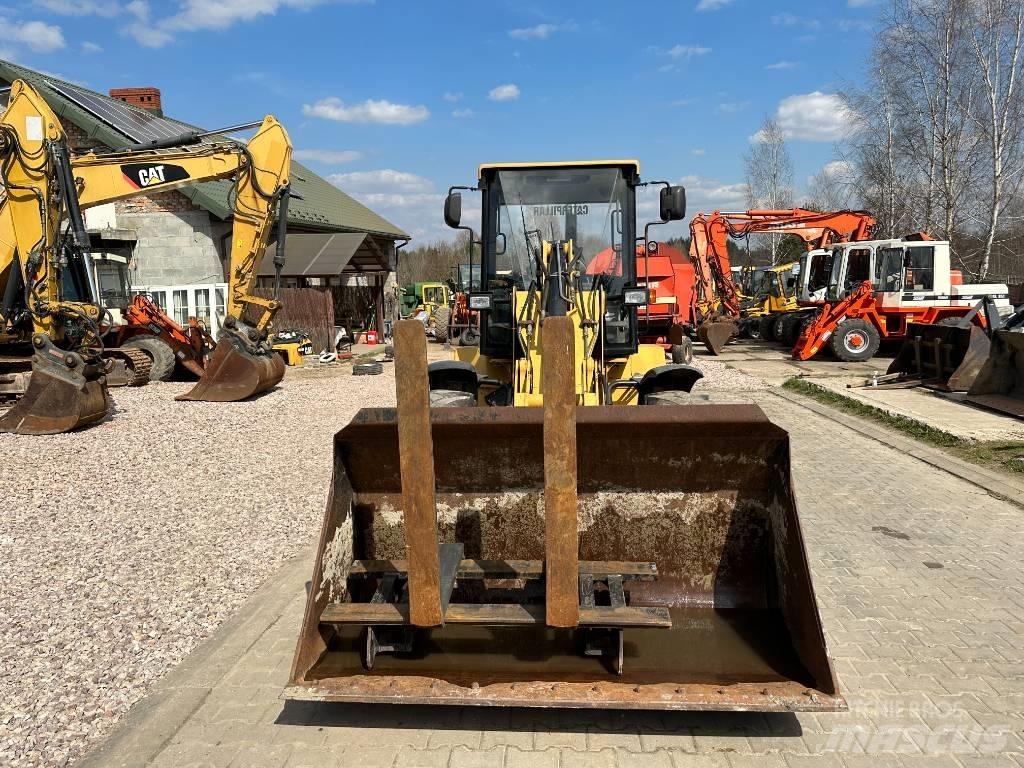 CAT 908 Rataslaadurid