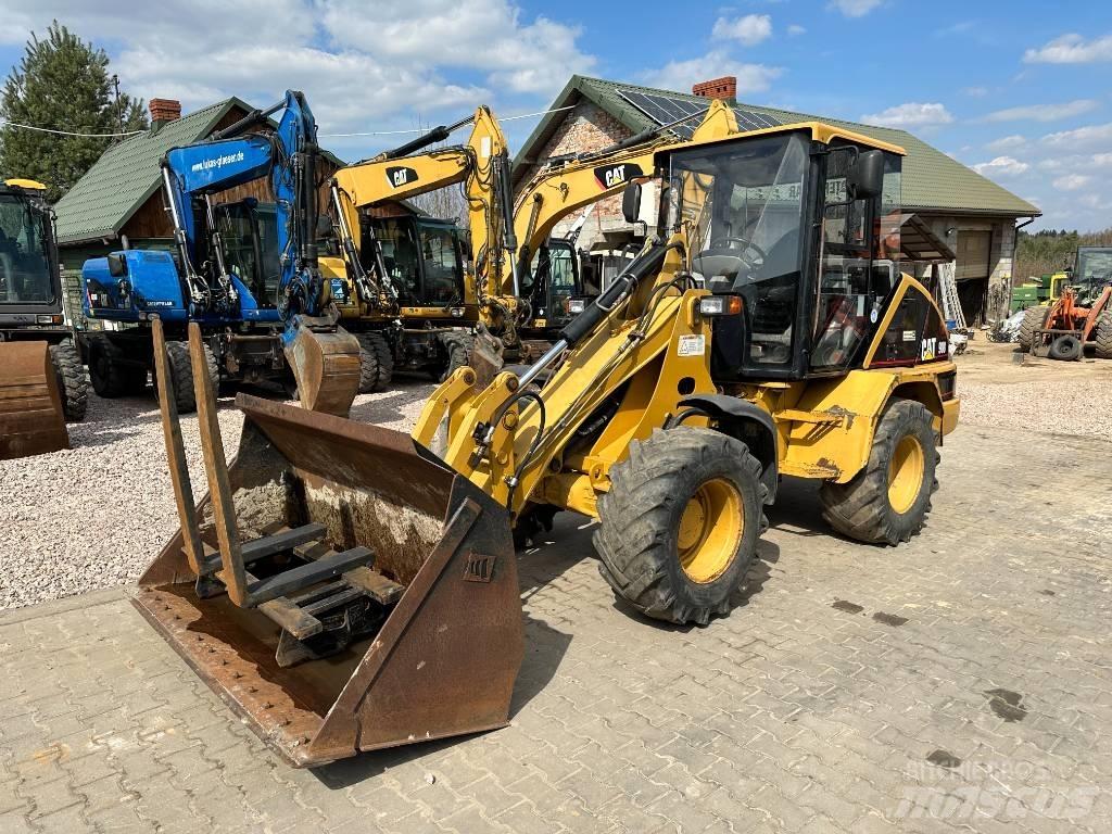 CAT 908 Rataslaadurid