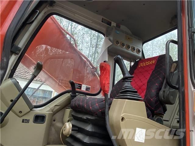 Doosan DH225 Roomikekskavaatorid