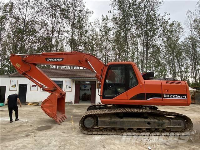 Doosan DH225 Roomikekskavaatorid