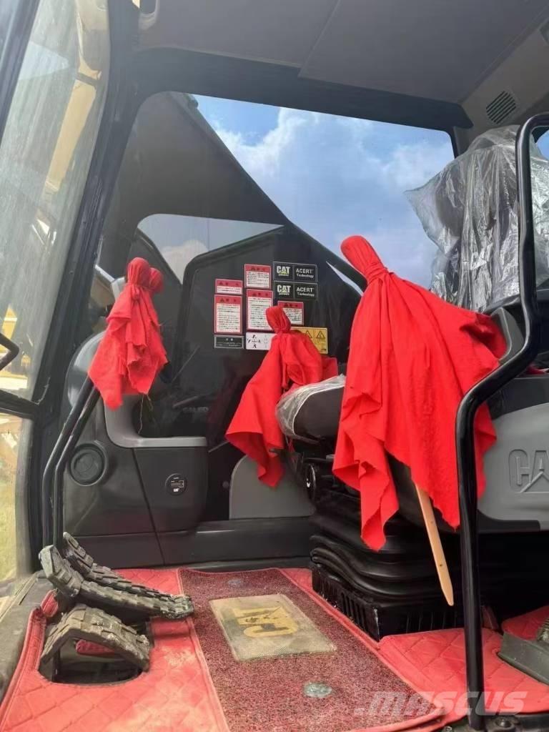 CAT 330 Roomikekskavaatorid