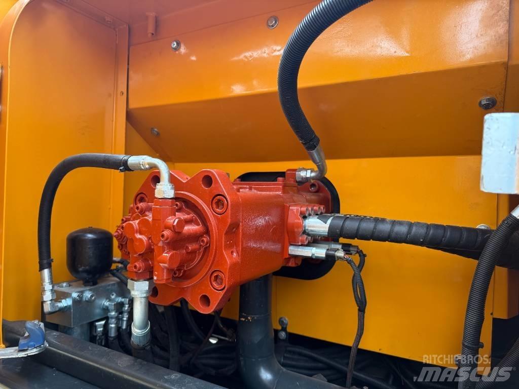 Hyundai 305LC-9T Roomikekskavaatorid