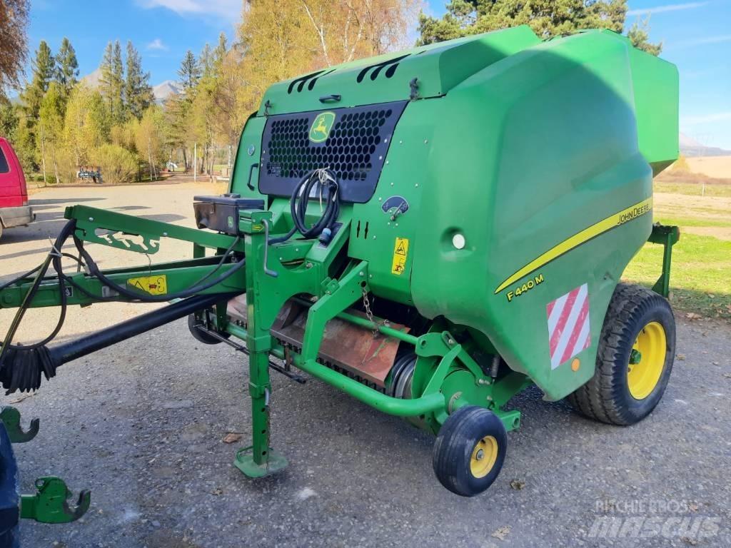 John Deere F 440 M Ruloonpressid