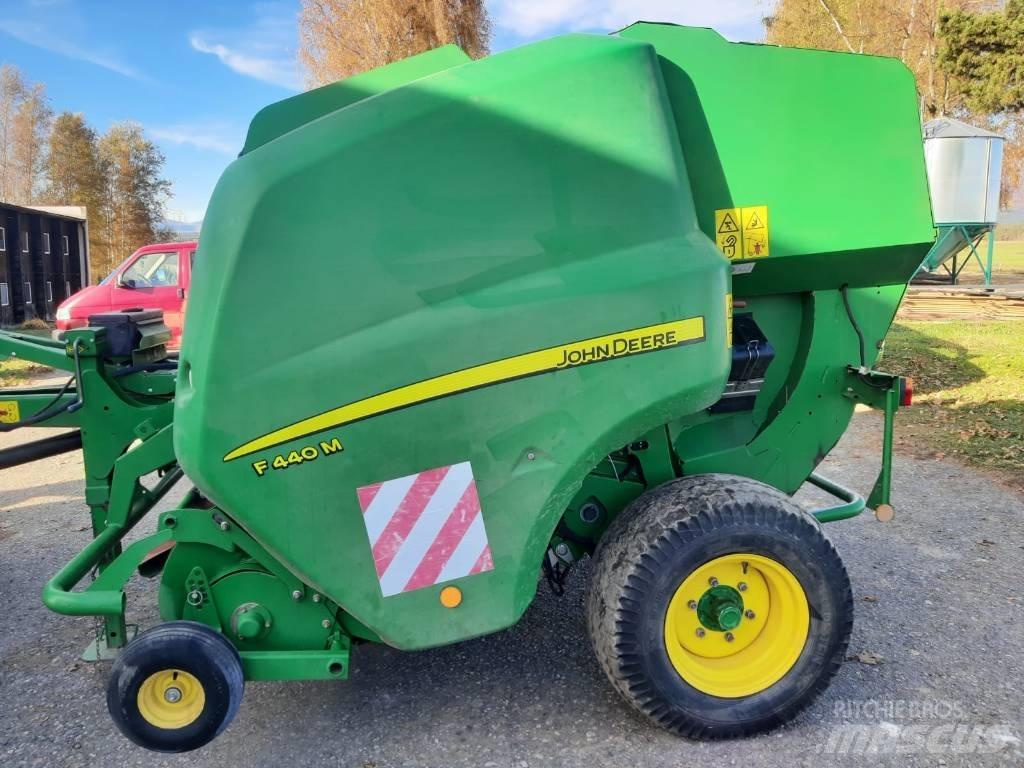 John Deere F 440 M Ruloonpressid