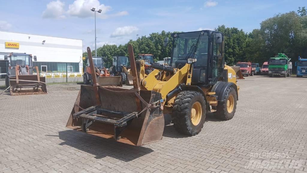 CAT 908 M Rataslaadurid