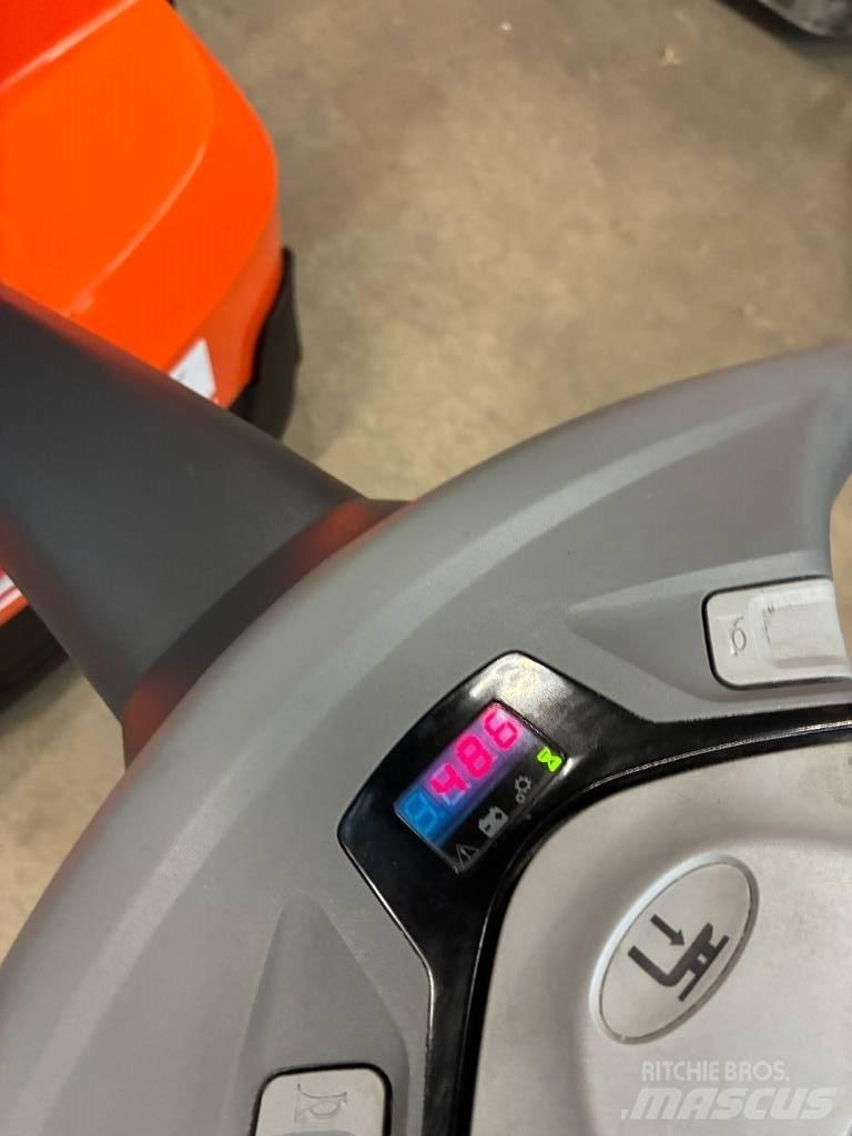 Toyota SWE120L Järelkäidavad virnastajad