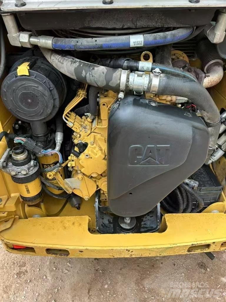 CAT 226 B 3 Kompaktlaadurid