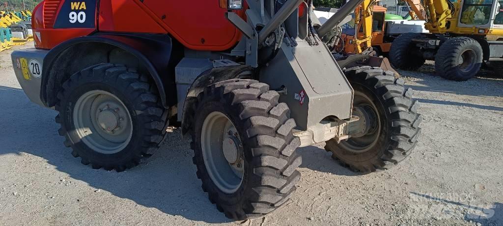 Komatsu WA 90 Rataslaadurid