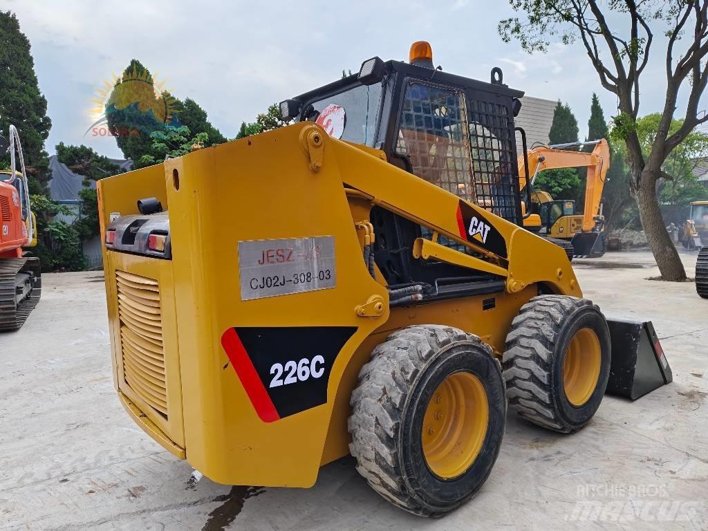 CAT 226 C Kompaktlaadurid