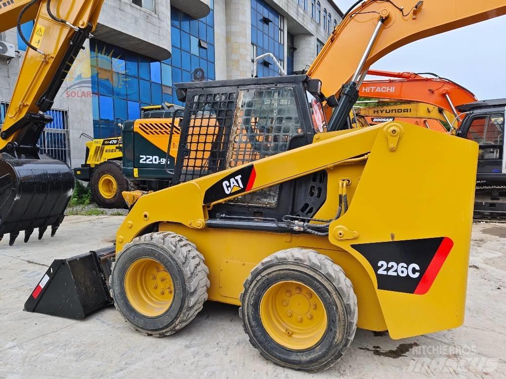CAT 226 C Kompaktlaadurid