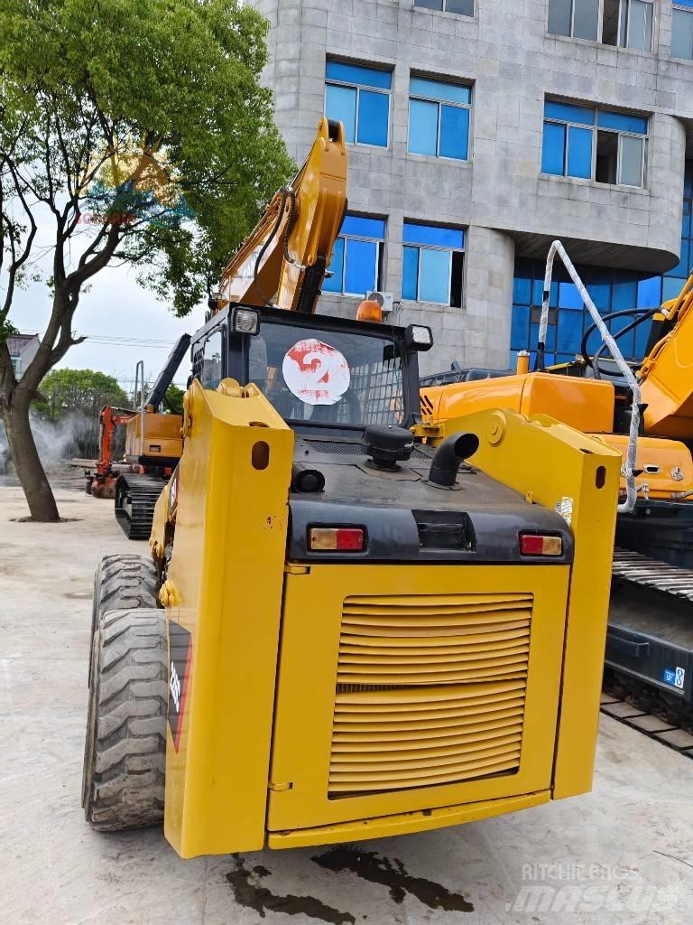 CAT 226 C Kompaktlaadurid