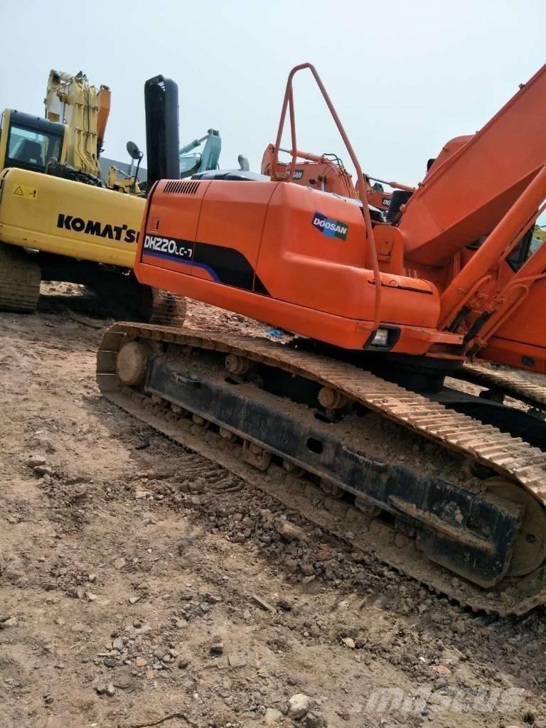 Doosan 225 Roomikekskavaatorid