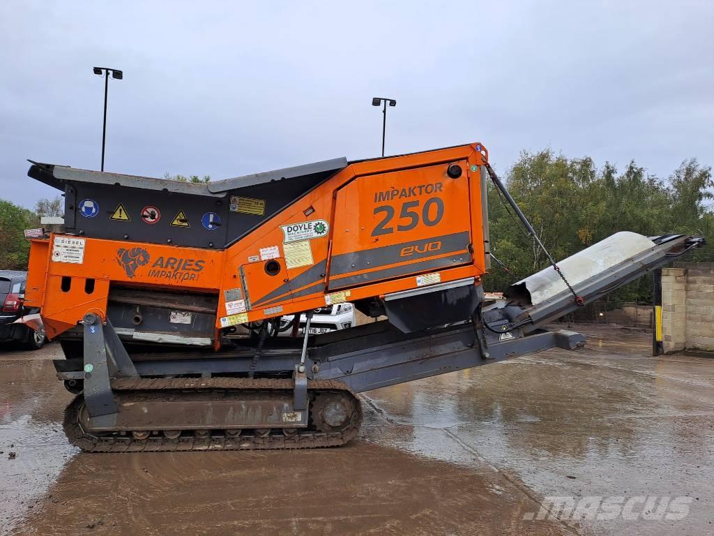 Arjes Impaktor 250 Iseliikuvad purustid