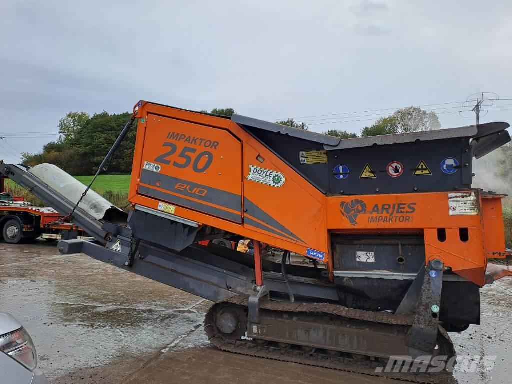 Arjes Impaktor 250 Iseliikuvad purustid