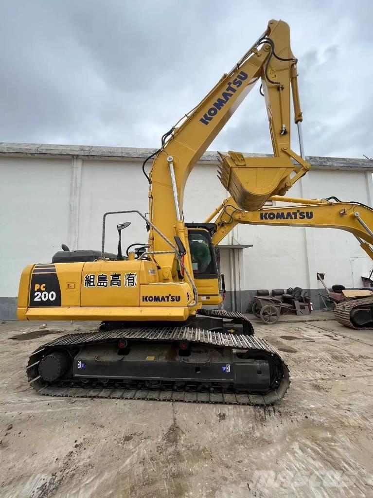 Komatsu PC 200-8N1 Roomikekskavaatorid