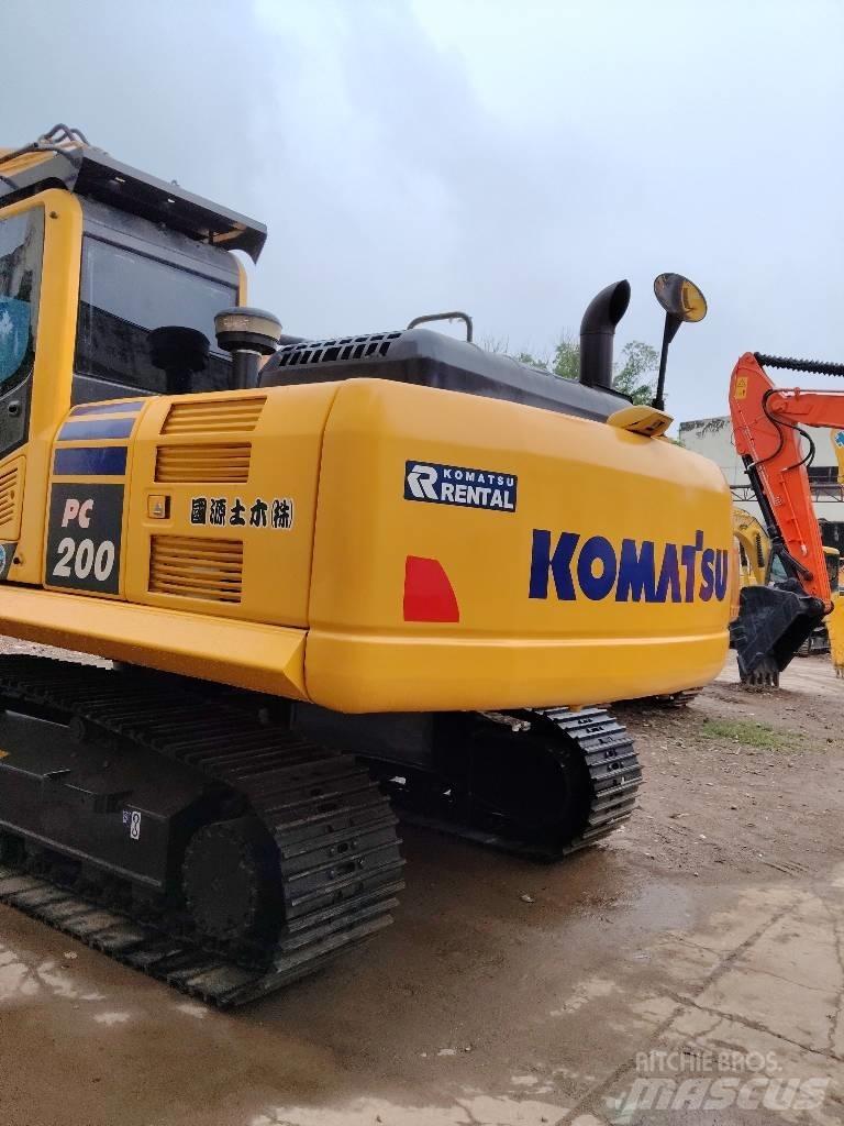 Komatsu PC200-8 Roomikekskavaatorid