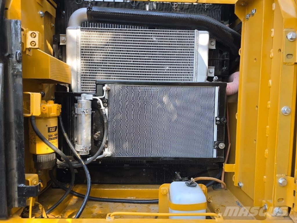 CAT 320D2 Roomikekskavaatorid