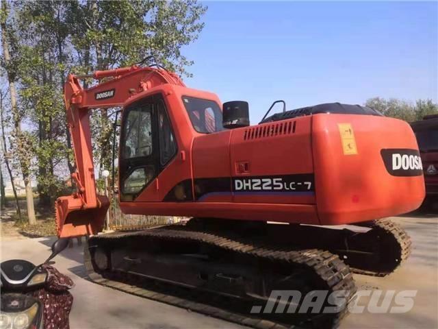 Doosan DH225 Roomikekskavaatorid