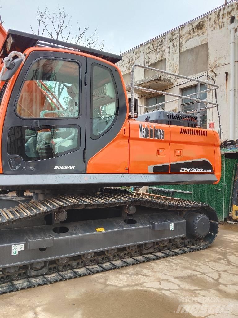 Doosan DX300 Roomikekskavaatorid