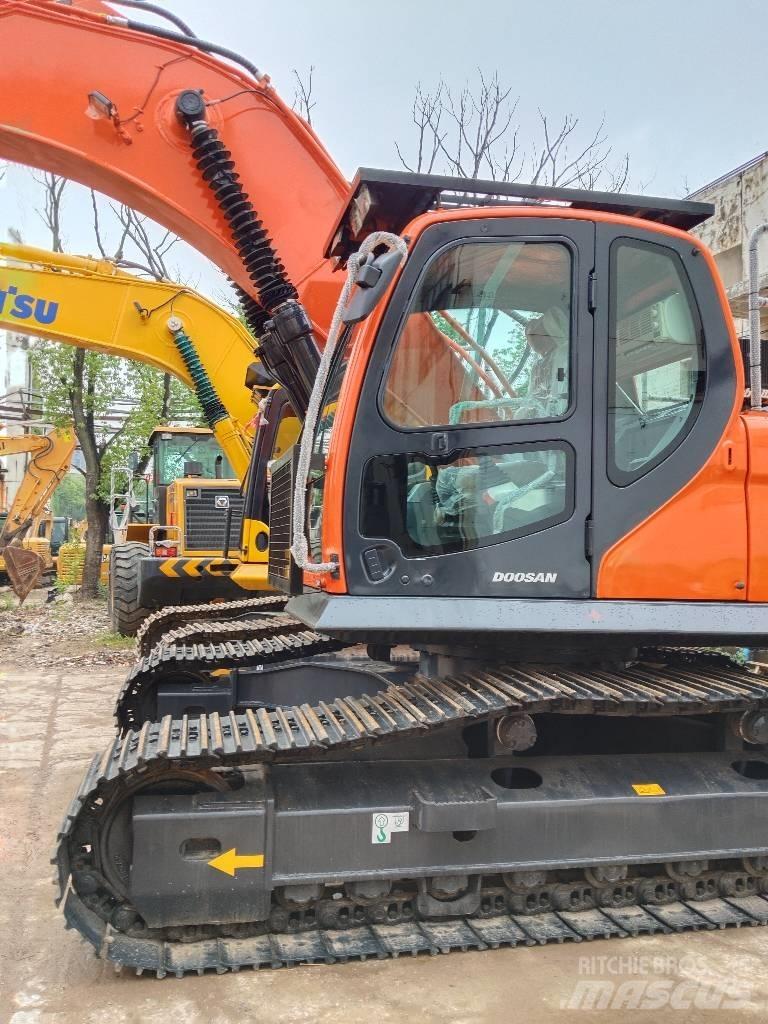 Doosan DX300 Roomikekskavaatorid