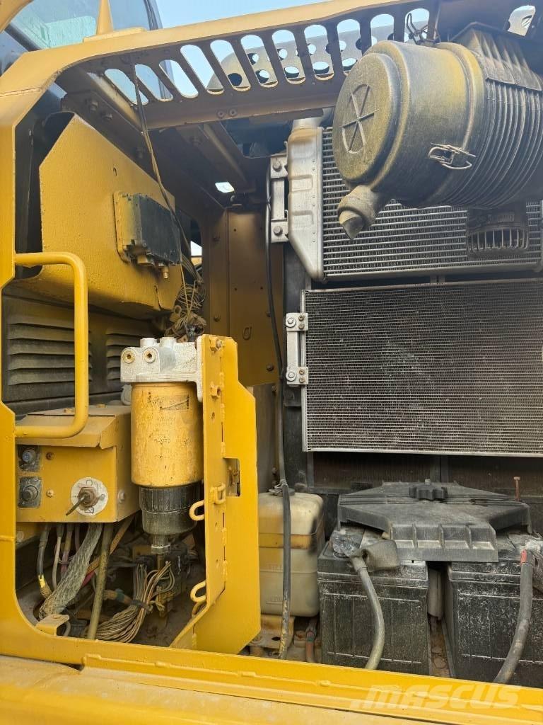 CAT 313 D Roomikekskavaatorid