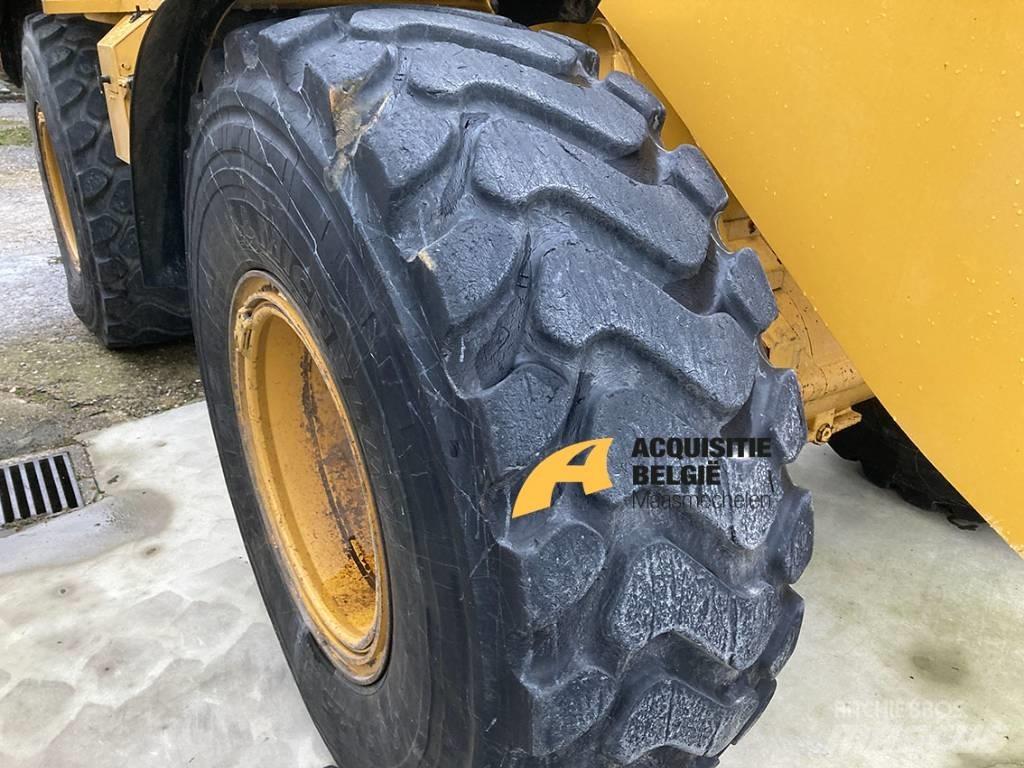 CAT 930M Rataslaadurid