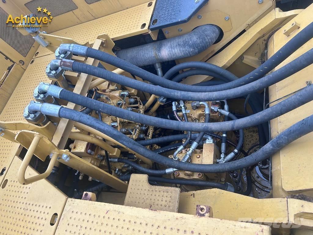 CAT 374 Roomikekskavaatorid