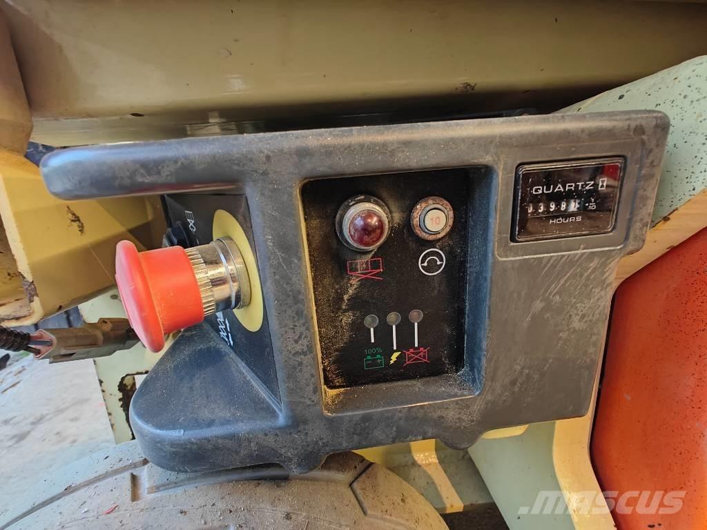 JLG 1930 ES Käärtõstukid