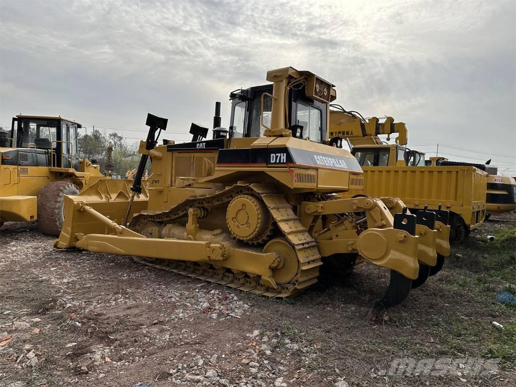 CAT D 7 H Buldooserid