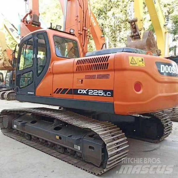 Doosan dx225 Roomikekskavaatorid