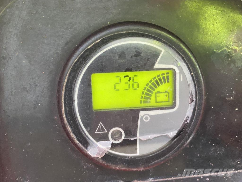 Manitou Diverse Iseliikuvad poomtõstukid