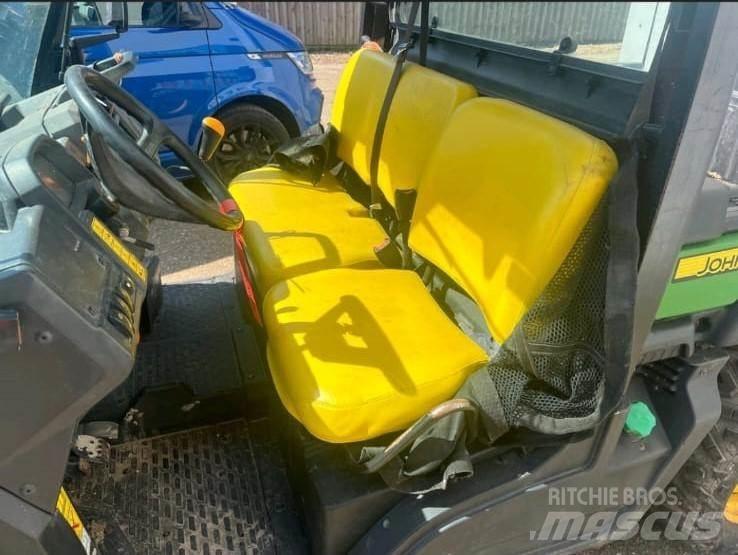 John Deere XUV865M ATV-d