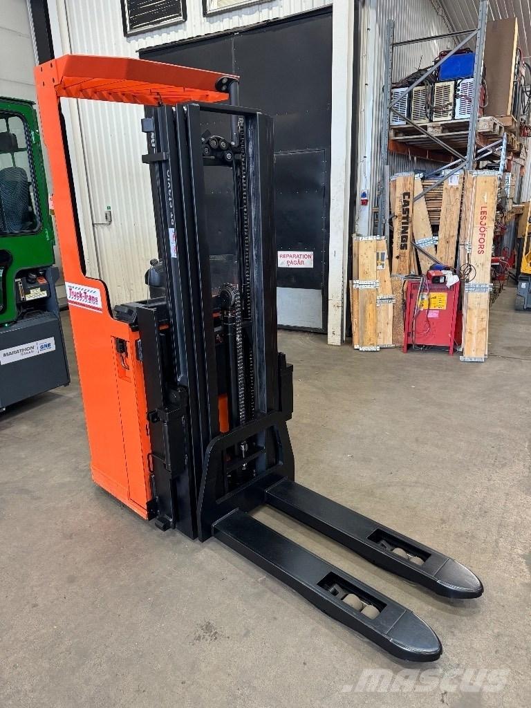 Toyota SSE135L Platvormiga virnastajad