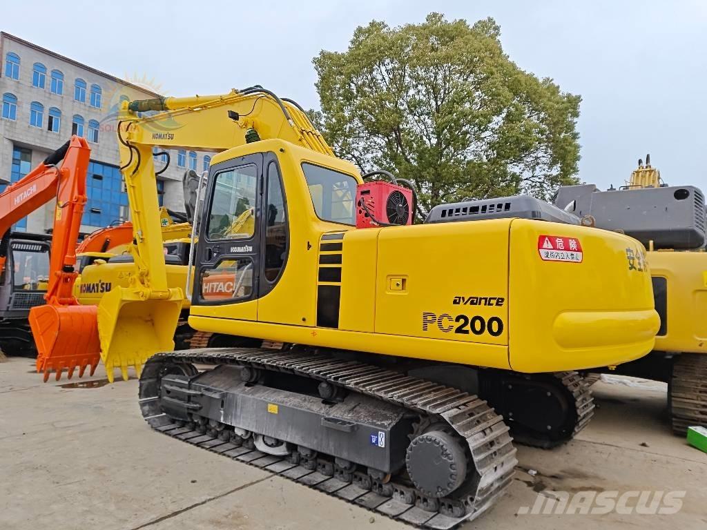 Komatsu PC 200-6 Roomikekskavaatorid