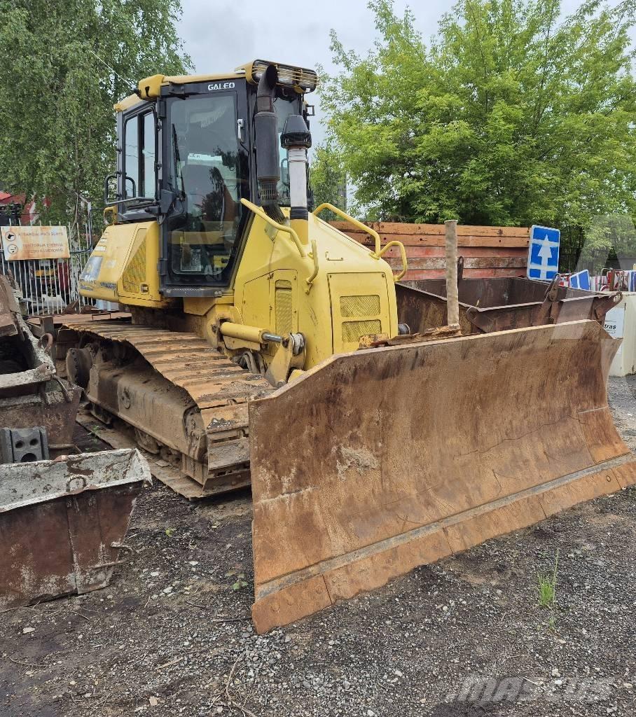 Komatsu D 51 EX-22 Buldooserid