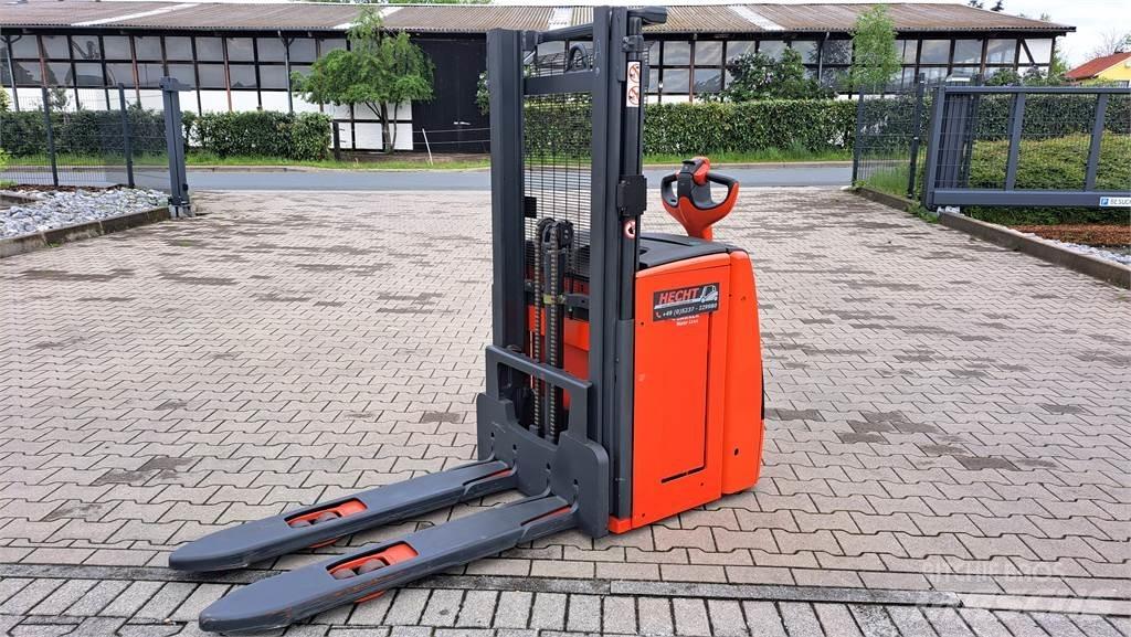 Linde L14- BR1173 Järelkäidavad virnastajad